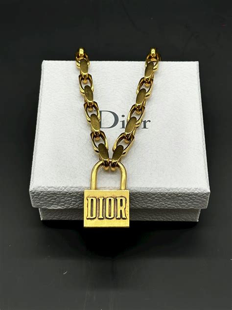 coffret dior etoile lucky charms|dior lucky locket necklace.